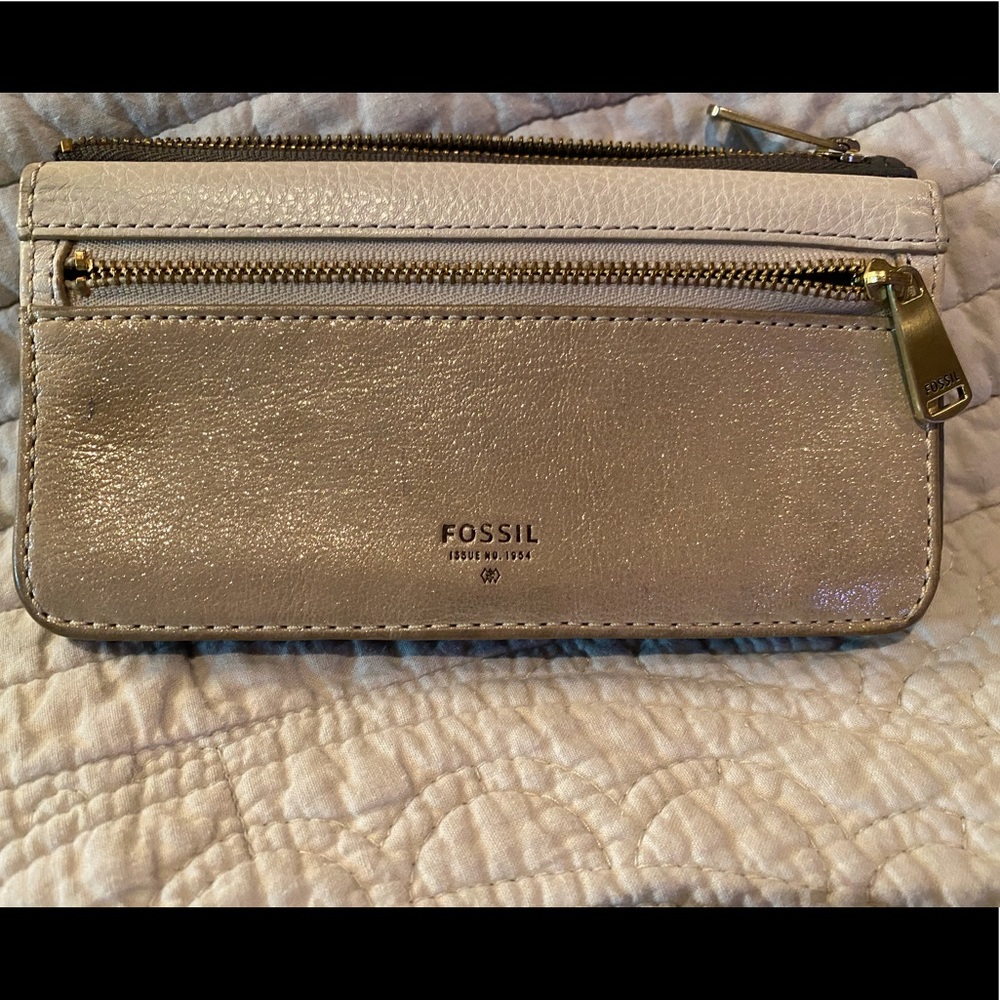 Fossil Wallet With Card/Zipper Storage - image 1